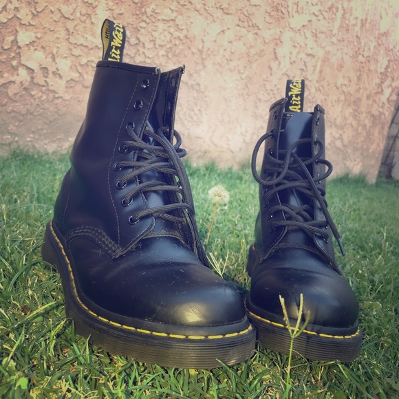 Dr. Martens Shoes - Black dr. martens